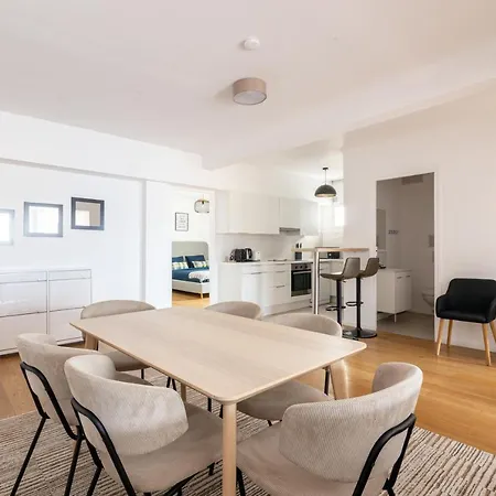 Luxurious 2 Bedroom Arc De Triomphe Grande Armee