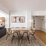 Luxurious 2 Bedroom Arc De Triomphe Grande Armee Apartment Paris