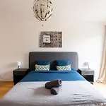 Luxurious 2 Bedroom Arc De Triomphe Grande Armee Apartment *