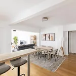 Luxurious 2 Bedroom Arc De Triomphe Grande Armee Apartment *