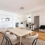 Luxurious 2 Bedroom Arc De Triomphe Grande Armee
